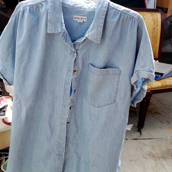Ava & Viv Tops - ☀️$8 Ava & Viv Jean Blouse